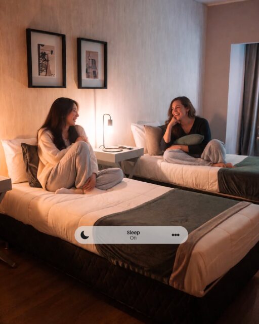 Después de un día de ciudad, el mejor plan puede ser volver.Una habitación cómoda, un poco de silencio y todo lo necesario para bajar el ritmo.Conocé nuestras habitaciones..